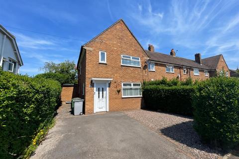 2 bed property, in Bridgenorth Road, £200,000