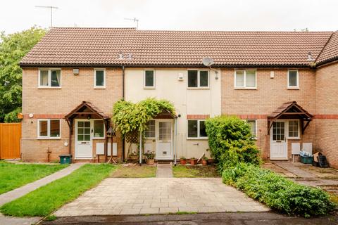 2 bed property, in Pine Road, £287,000