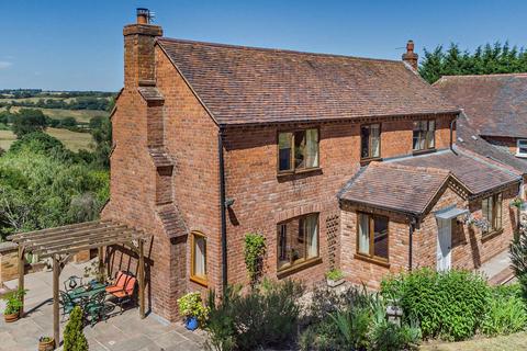 4 bed property, in Abberley, £675,000