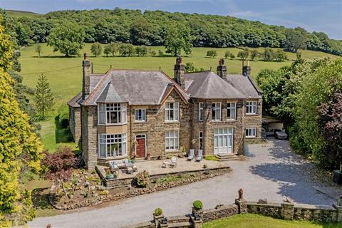 6 bed property, in Joan Lane, £975,000