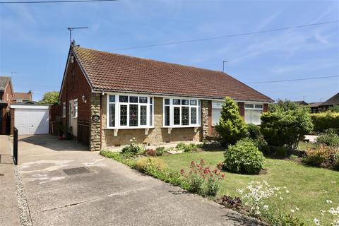 2 bed property, in Westlands Road, £180,000