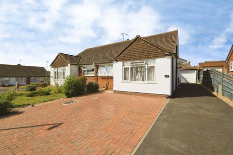 2 bed property, in Oakleaf Drive, £335,000
