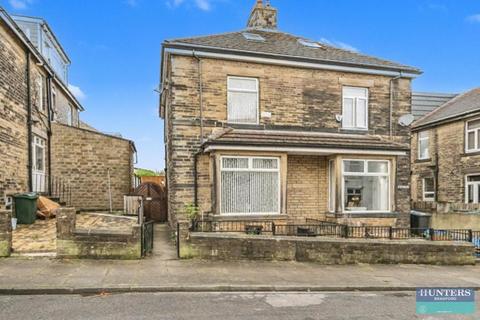 3 bed property, in Sunny Bank Avenue Bradford BD5, £170,000