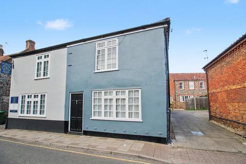 2 bed property, in Well Located Cottage in Holt, £285,000