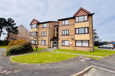 1 bed property, in Harvey Crescent, £200,000