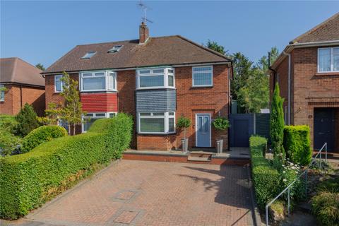 3 bed property, in Masefield Avenue, £695,000