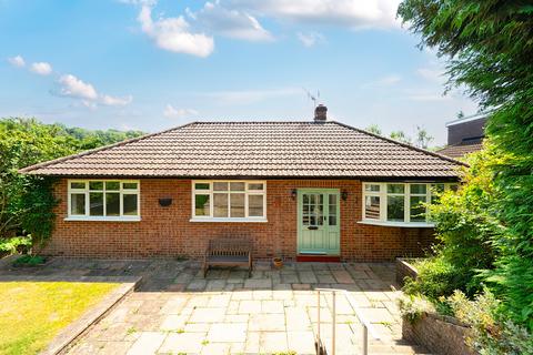 3 bed property, in Tupwood Lane, £650,000