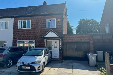 3 bed property, in Brooke Avenue, £369,500