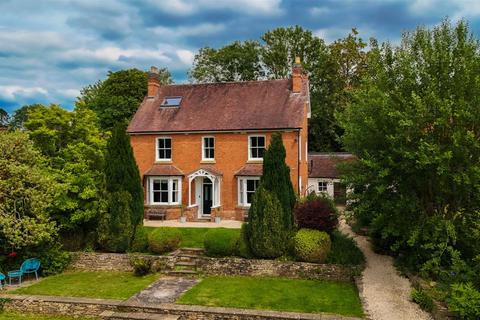 4 bed property, in Upper Churchfields, £850,000