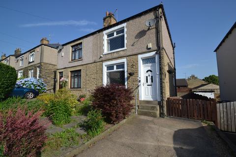 2 bed property, in Albert Avenue, £185,000