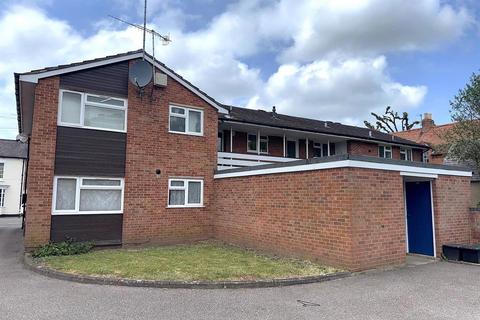 1 bed property, in Bull Street, £130,000