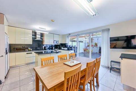 4 bed property, in Norfolk Crescent, £2,200,000