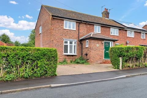 5 bed property, in Barleycroft, £695,000