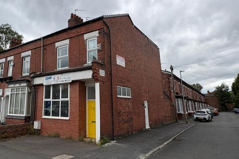 2 bed property, in Ladybarn Lane, £290,000