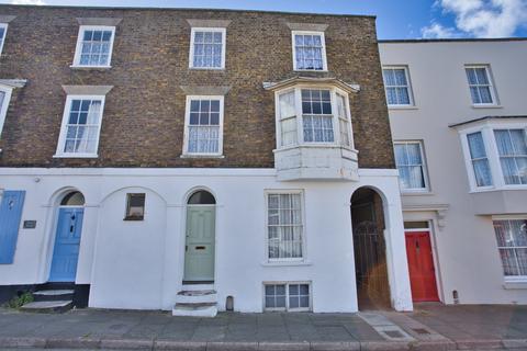 4 bed property, in Alfred Square, £500,000