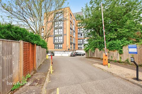 1 bed property, in Lincoln Road, £120,000