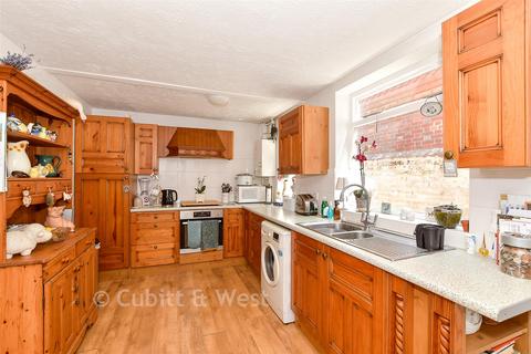 2 bed property, in Framfield Road, £325,000