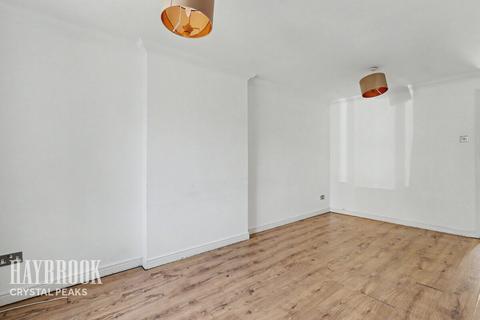 3 bed property, in Duckham Drive, £170,000