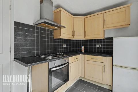 3 bed property, in Duckham Drive, £170,000