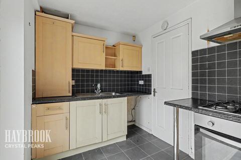 3 bed property, in Duckham Drive, £170,000