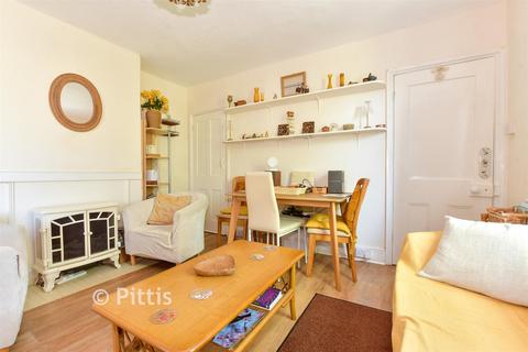 2 bed property, in Manor Road, £270,000