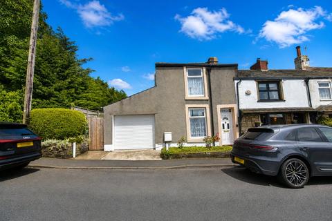 2 bed property, in York Lane, £195,000