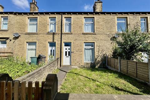 3 bed property, in Leeds Road, £140,000