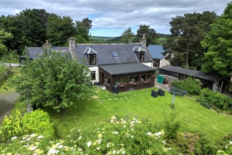 4 bed property, in Wester Chalder, £320,000