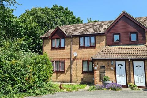 2 bed property, in Pentridge Way, £220,000