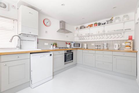 3 bed property, in High Street, £335,000