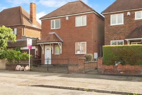 2 bed property, in Sandhurst Road, £120,000