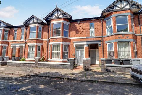 3 bed property, in West Avenue, £105,000