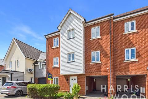 4 bed property, in Glebe Road, £375,000