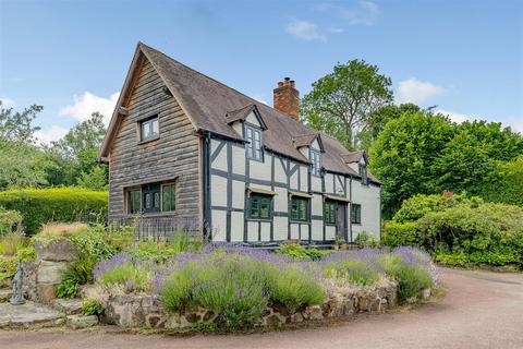 3 bed property, in Old Crown House, £775,000