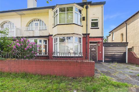 5 bed property, in Queens Drive, £550,000
