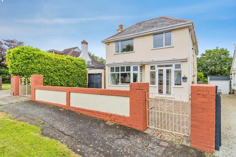 3 bed property, in Duchy Drive, £425,000