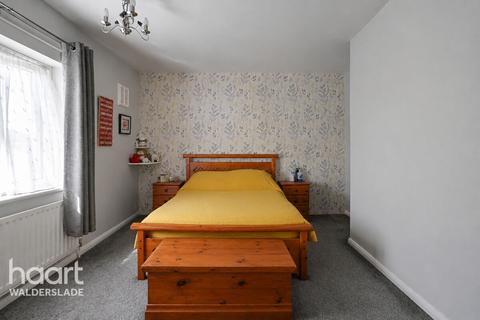 3 bed property, in Roosevelt Avenue, £300,000