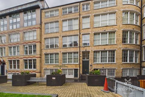 1 bed property, in Temple Lane, £80,000