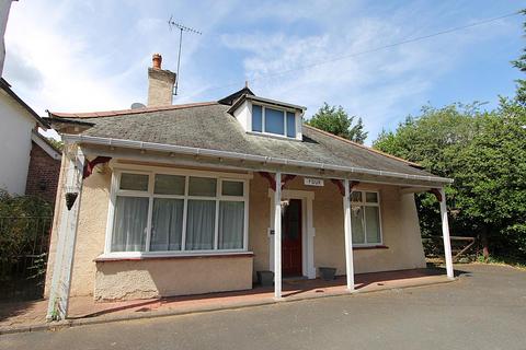 5 bed property, in Birmingham Road, £375,000