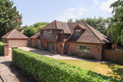 5 bed property, in Wheatfield Avenue, £2,300,000