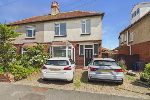 3 bed property, in Grasmere Gardens, £285,000