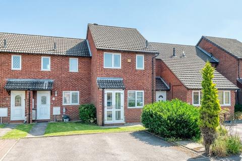 2 bed property, in Mayfield Close, £199,995