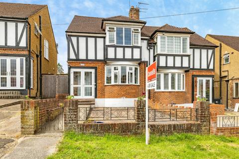 3 bed property, in Ashfield Avenue, £590,000