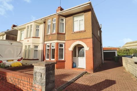 3 bed property, in Finchley Road, £185,000
