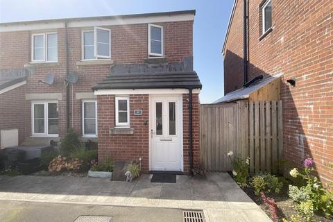 2 bed property, in Clos Y Nant, £167,500