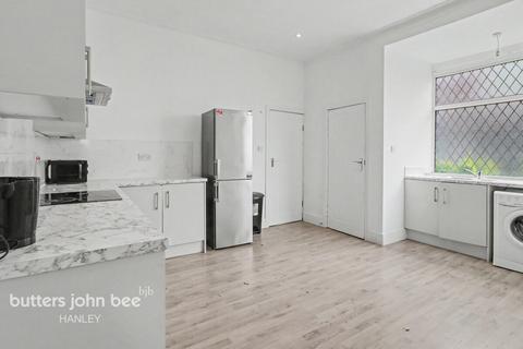 3 bed property, in Louise Street, £115,000