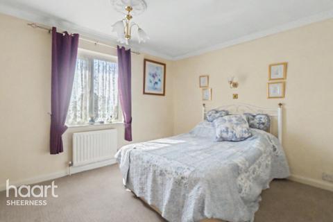 4 bed property, in Oak Lane, £500,000