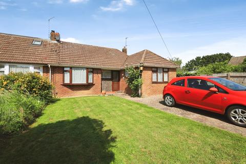 2 bed property, in Broyle Lane, £425,000