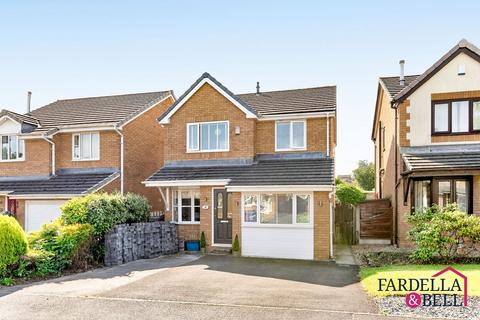 3 bed property, in The Spinney, £260,000