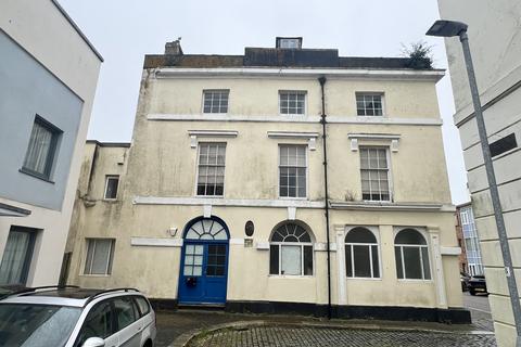 4 bed property, in 25 Bennett Street, £110,000